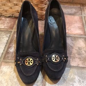 Tory Burch size 7 1/2 blue suede pumps